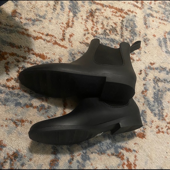 Black - Picture 2 of 6